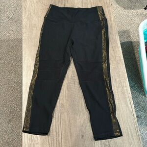 Black and gold capri leggings.